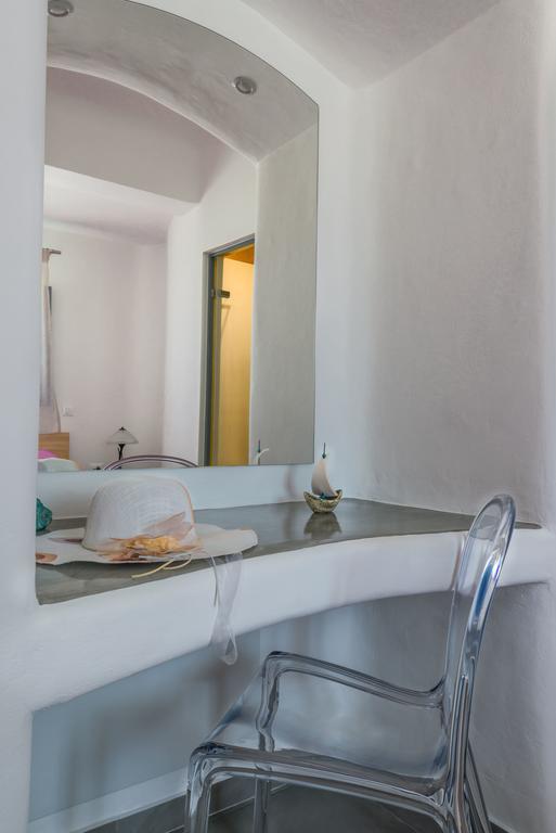 Aspronisi Luxury Villa With Caldera View Megalokori Habitación foto