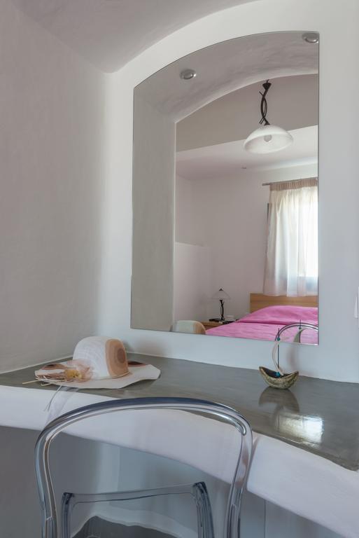 Aspronisi Luxury Villa With Caldera View Megalokori Habitación foto