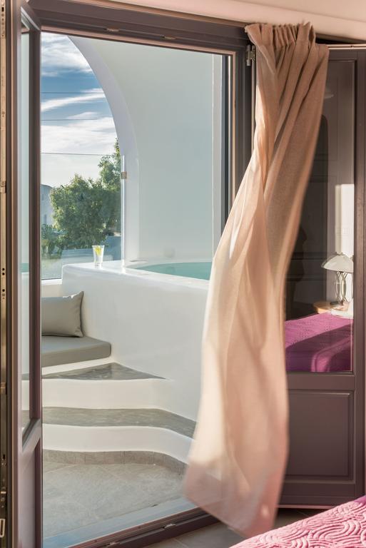 Aspronisi Luxury Villa With Caldera View Megalokori Habitación foto